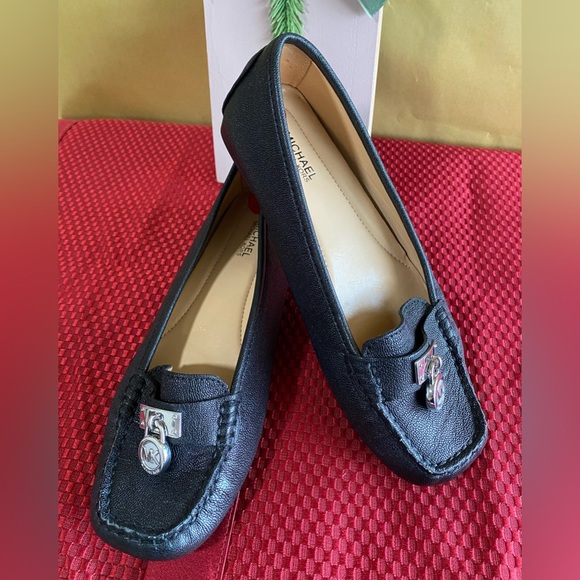 ⭐️Michael Kors Women's Black Loafers - Picture 13 of 15